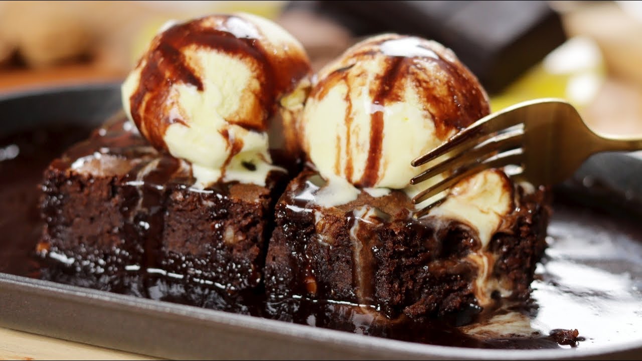 Walnut Brownie with ice cream